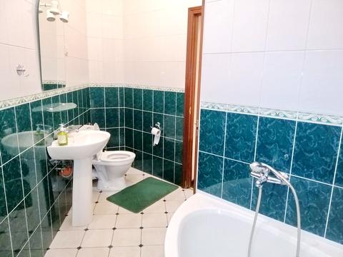комерційна за адресою Інститутська вул., 24/7