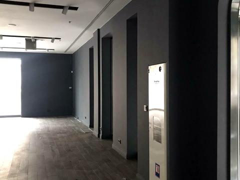 комерційна за адресою Володимирська вул., 38