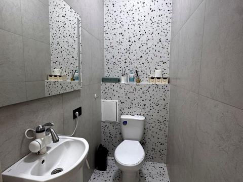 комерційна за адресою Гетьмана Мазепи вул. (Красовського), 33