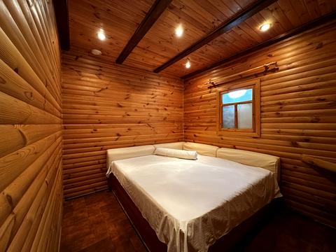 комерційна за адресою Кирило-Мефодіївська вул., 14/2