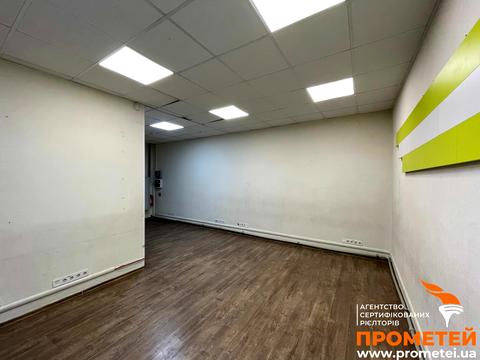 комерційна за адресою Вадима Гетьмана вул., 30-Б