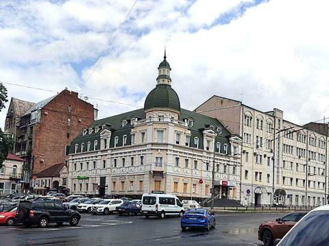 коммерческая по адресу Конституции пл., 21/2