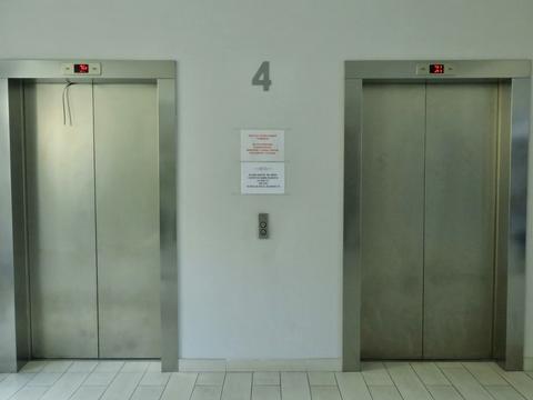 комерційна за адресою майдан Незалежності пл., 2