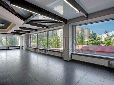 комерційна за адресою Павла Тичини просп., 18-Б