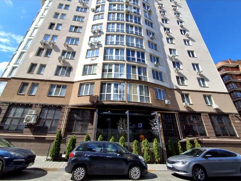 комерційна за адресою Університетська вул., 2-З