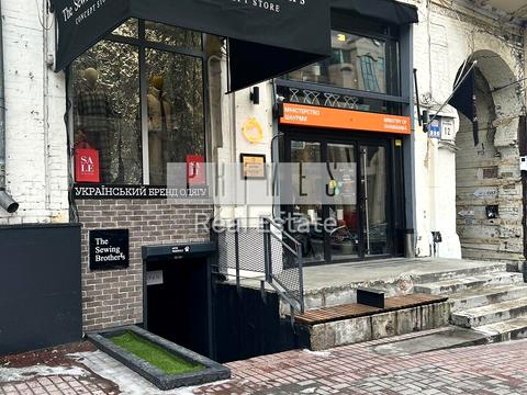 комерційна за адресою Басейна вул., 1/2