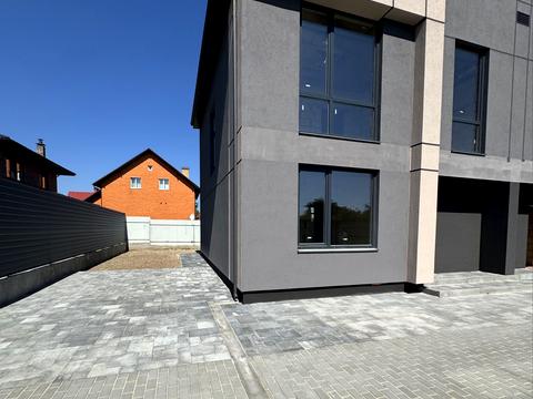 будинок за адресою Віктора Макогона вул.