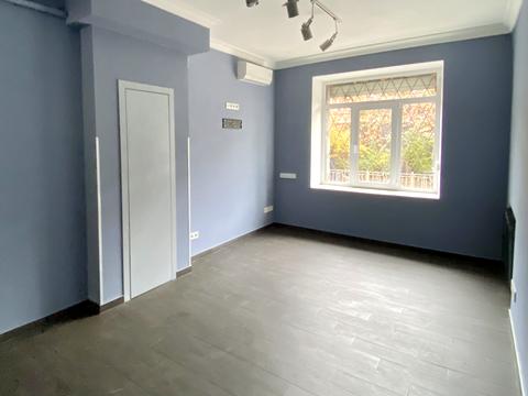 комерційна за адресою Межигірська вул., 56/50