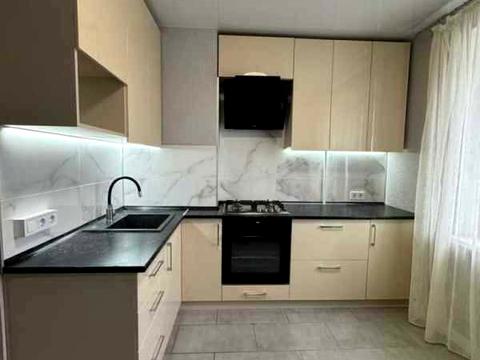 квартира за адресою Євгена Коновальця бульв. (Маршала Конєва), 9