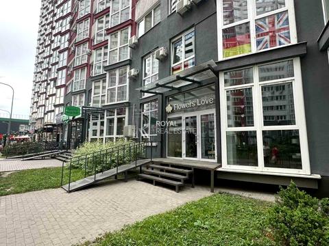 коммерческая по адресу Драгоманова ул., 19