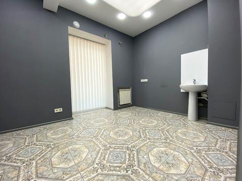 комерційна за адресою Миру вул., 16