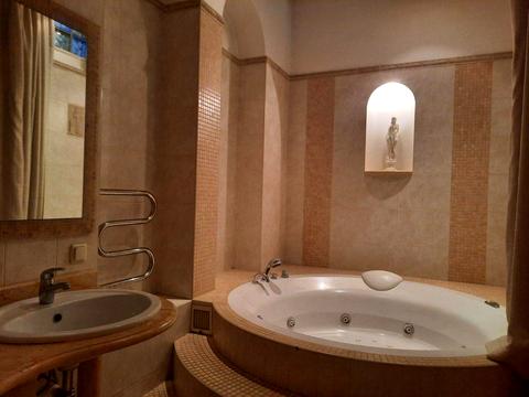 квартира за адресою Богдана Хмельницького вул., 9б-в