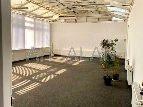 комерційна за адресою Володимирська вул., 77А