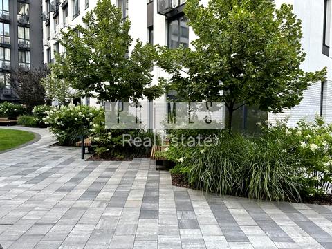 комерційна за адресою Салютна вул., 2-Б