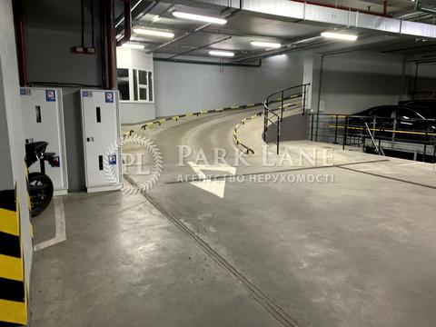 паркомісце за адресою Коновальця, 34а