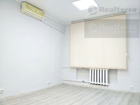 комерційна за адресою Жилянська вул., 30/32