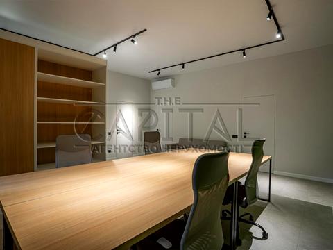 комерційна за адресою Богдана Хмельницького вул., 9