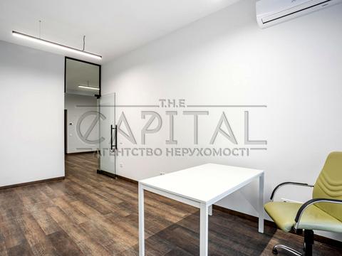 комерційна за адресою Жилянська вул., 68