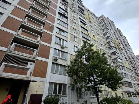 квартира за адресою Ревуцького вул., 18