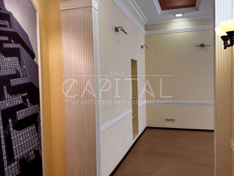 комерційна за адресою Саксаганського вул., 28