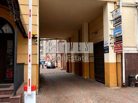 комерційна за адресою Кудрявський узвіз, 4