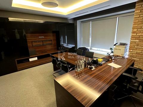 комерційна за адресою Володимирська вул., 52