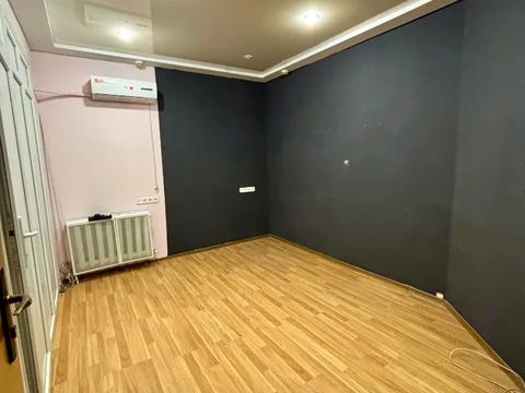 комерційна за адресою Ніла Армстронга вул. (Казакова), 4-А