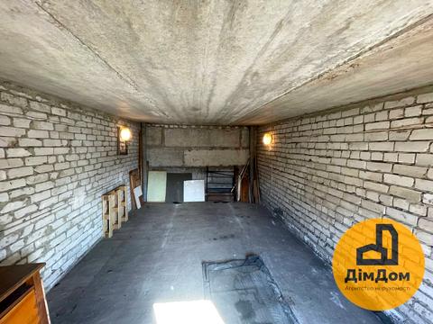 паркомісце за адресою Полярна вул., 19