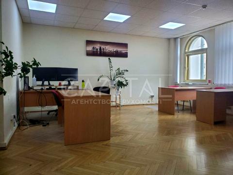 комерційна за адресою Стрілецька вул., 4-6