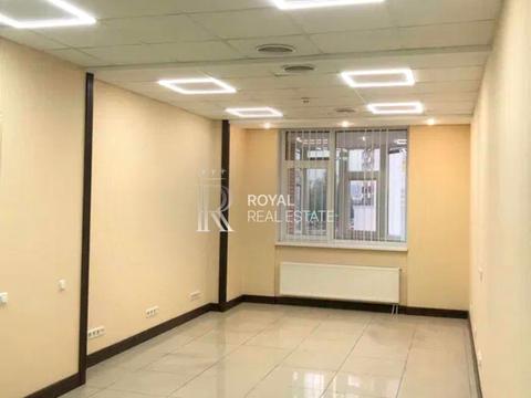 комерційна за адресою Лесі Українки бульв., 7-Б