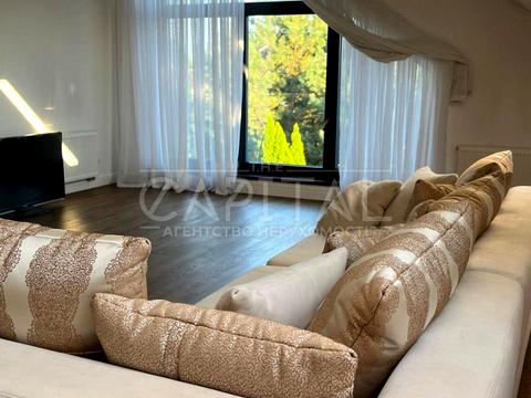 будинок за адресою Центральна вул., 8