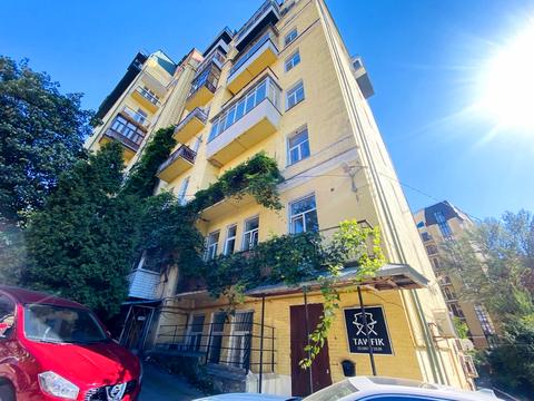комерційна за адресою Круглоуніверситетська вул., 14