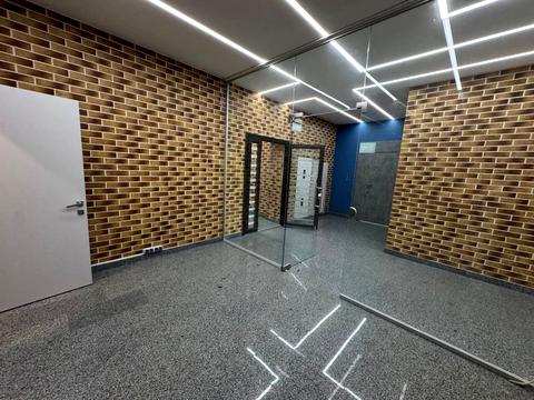 комерційна за адресою Центральна вул., 21-Б