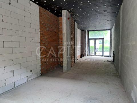 комерційна за адресою Салютна вул., 2