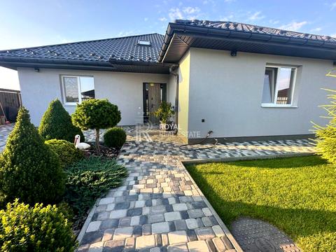 дом по адресу центральна