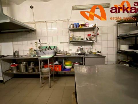 комерційна за адресою Леся Курбаса вул., 2