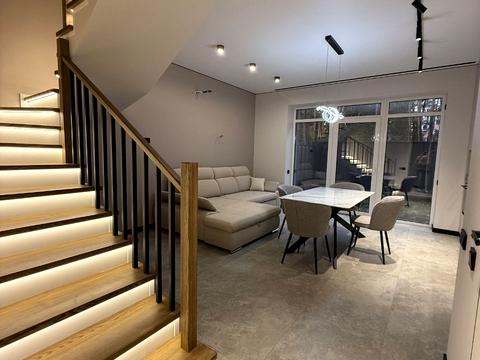 будинок за адресою Сім'ї Шкарівських вул.