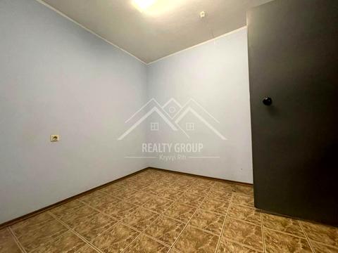 комерційна за адресою Українська вул., 5