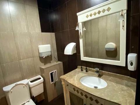 комерційна за адресою Чорновола вул., 80