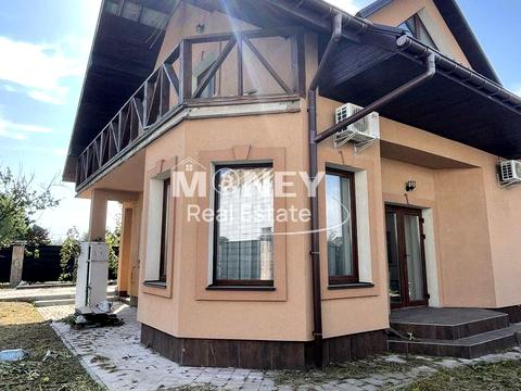 будинок за адресою с. Нові Петрівці, Нові Петрівці