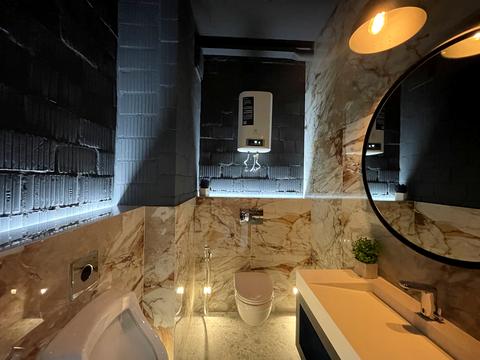 комерційна за адресою Джона Маккейна вул. (Івана Кудрі), 1