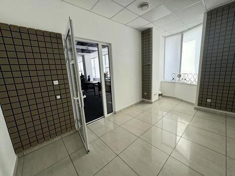 комерційна за адресою Січових Стрільців вул. (Артема), 4