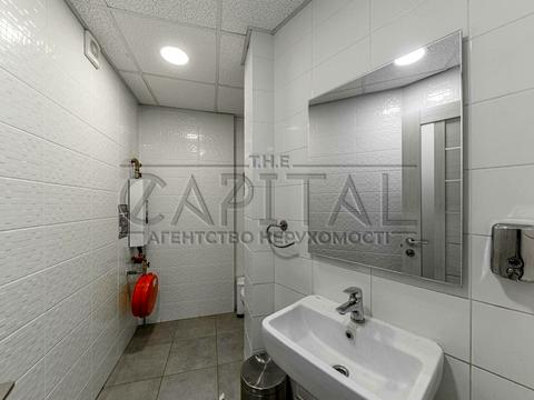 комерційна за адресою Єжи Ґедройця вул. (Тверська), 1