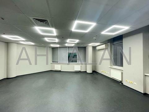 комерційна за адресою Митрополита Андрея Шептицького вул. (Анатолія Луначарського), 4