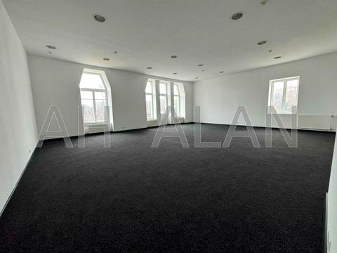 коммерческая по адресу Музейний пер., 4