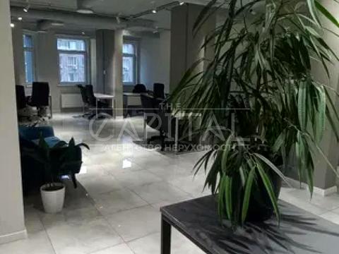 комерційна за адресою Жилянська вул., 118