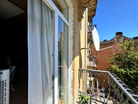 квартира за адресою Академіка Володимира Гнатюка вул. (), 3