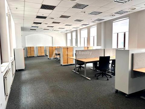 комерційна за адресою Михайлівська вул., 7