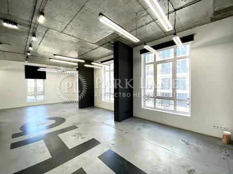 комерційна за адресою Дегтярна вул., 6