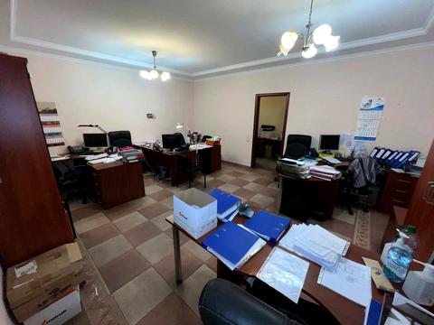 комерційна за адресою Довженка вул., 6а